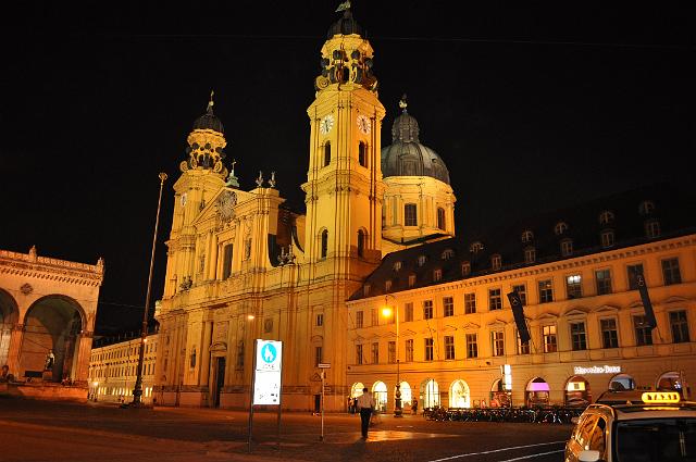 Muenchen 2011 353.jpg - München bei Nacht